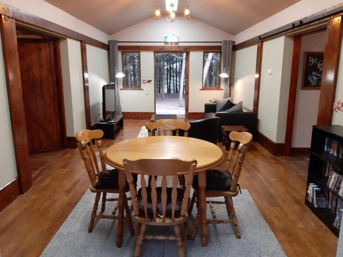 Wyldwood Lodge Cheadle  Eksteriør bilde